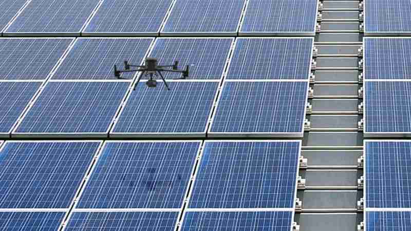 JDB电子以无人机搭配IR Sensor热显像技术进行全方面模块健检，，，有效降低人力成本并提升发电量