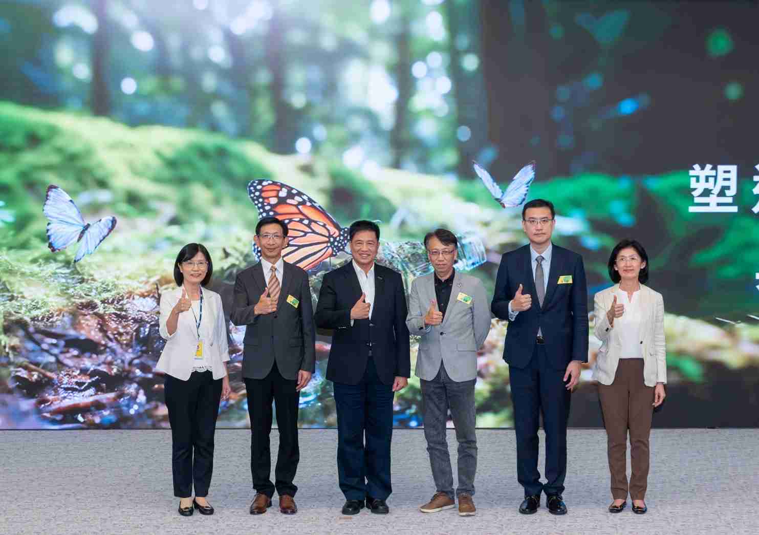 友達2023 CSR共榮大會，，，，邀請領域專家分享交流生物多樣性管理趨勢、、、、無塑產品、、、海廢永續塑料等議題  （圖左到右：友達光電永續長古秀華、、、3M台灣技術長陳君杰、、友達光電董事長暨集團策略長彭双浪、、、、光寶科技企業永續發展處處長陳慶暉、、、、安永聯合會計師事務所執業會計師曾于哲、、友達光電供應鏈總部副總經理吳宜芳）