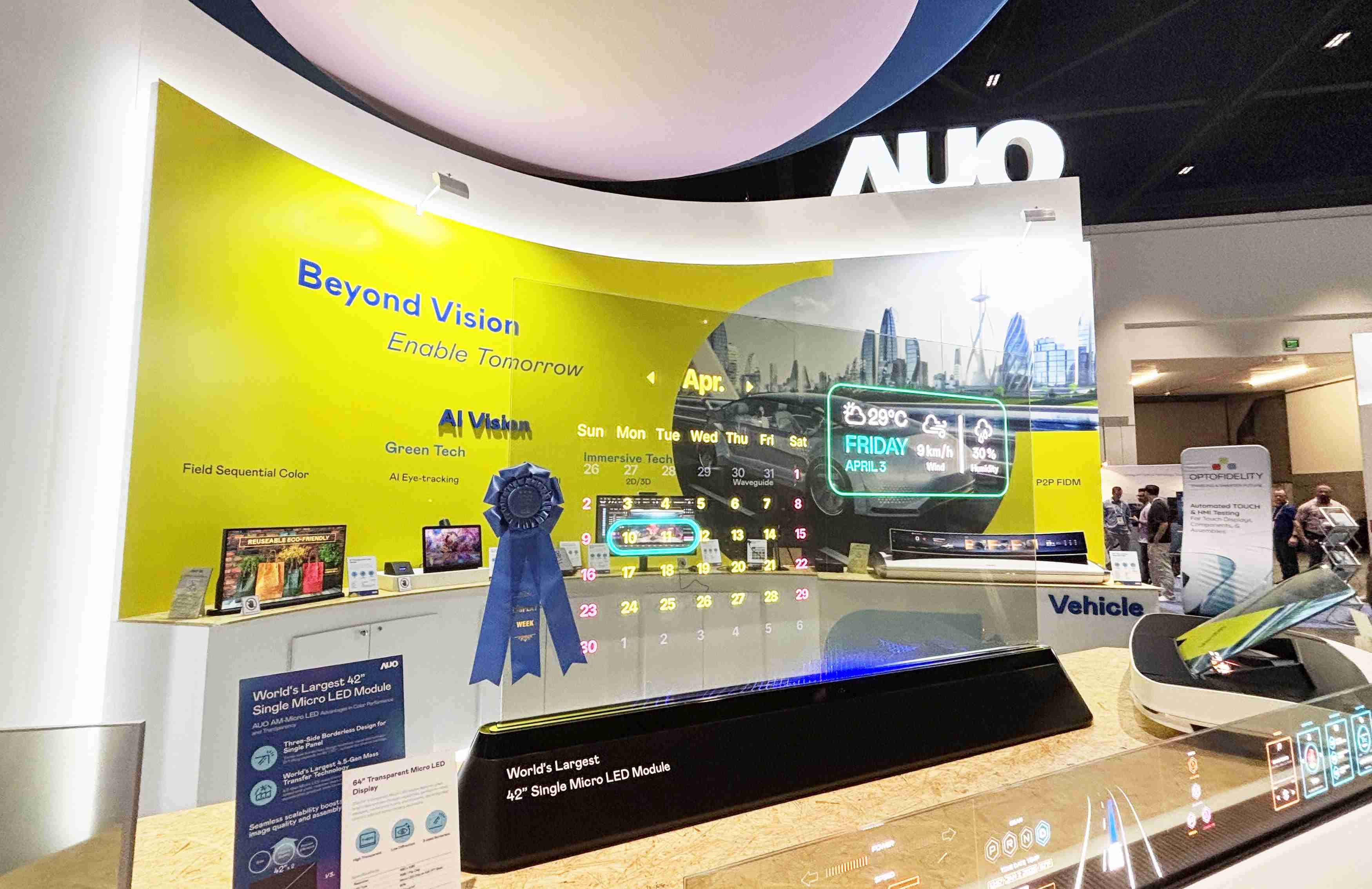 JDB电子64吋透明Micro LED显示器获〝最佳Micro LED技术应用奖〞，，，，其绝妙的透明穿透特性，，，同时具备1,000 nits的高亮度表现，，，，并透过精细的无缝拼接延伸，，可依需求灵活应用于多元场域，，，展现出Micro LED显示技术划时空的无限潜力